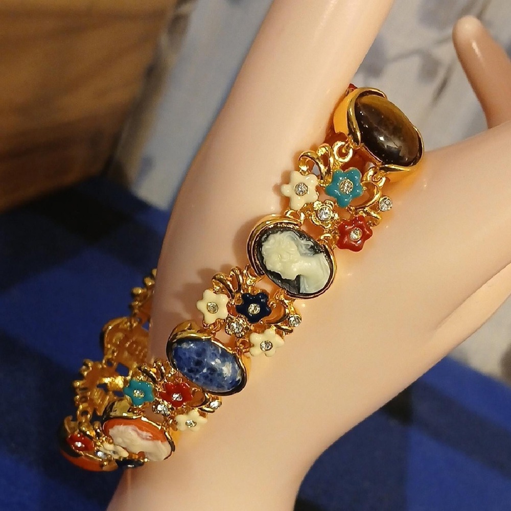 Elegant Gold and Multicolor Women's Bracelet - Picture 3 of 5